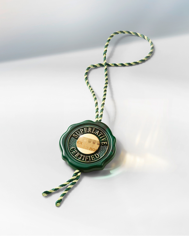 rolex-new-watches-2025-superlative-chronometer-certification_sceau_lumiere_lancia-portrait
